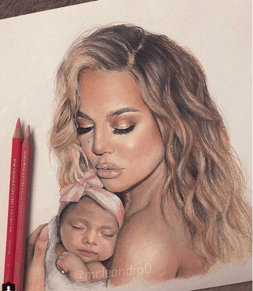 También Khloé ha compartido algunoso dibujos que amigos y seguidores le han enviado en el que las plasman a las dos con tiernas imágenes.