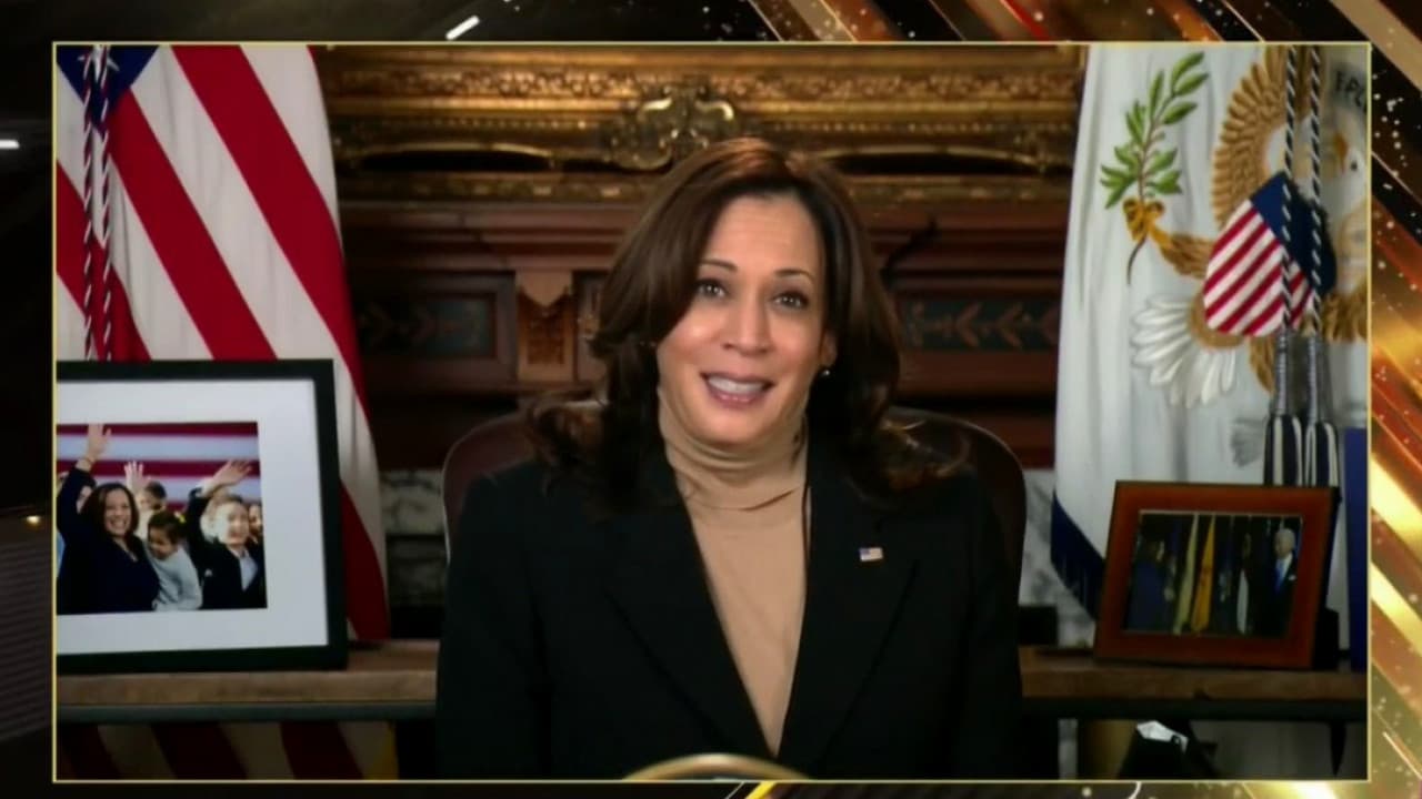 Sin duda, una de las grandes sorpresas de la noche fue la participación de la vicepresidenta de Estados Unidos, Kamala Harris. Envió un mensaje a la comunidad latina durante la entrega de premios: "Necesitamos ese espíritu de unión que mantiene a nuestras comunidades juntas, incluso en tiempos difíciles. Gracias a todos por ser el cambio", dijo.