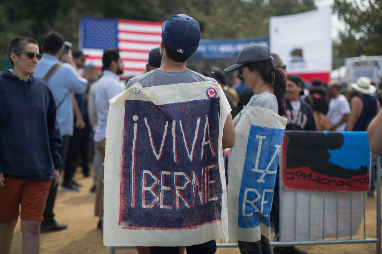 En el creciente fenómeno de las donaciones políticas de los hispanos Bernie Sanders luce como el mayor beneficiario