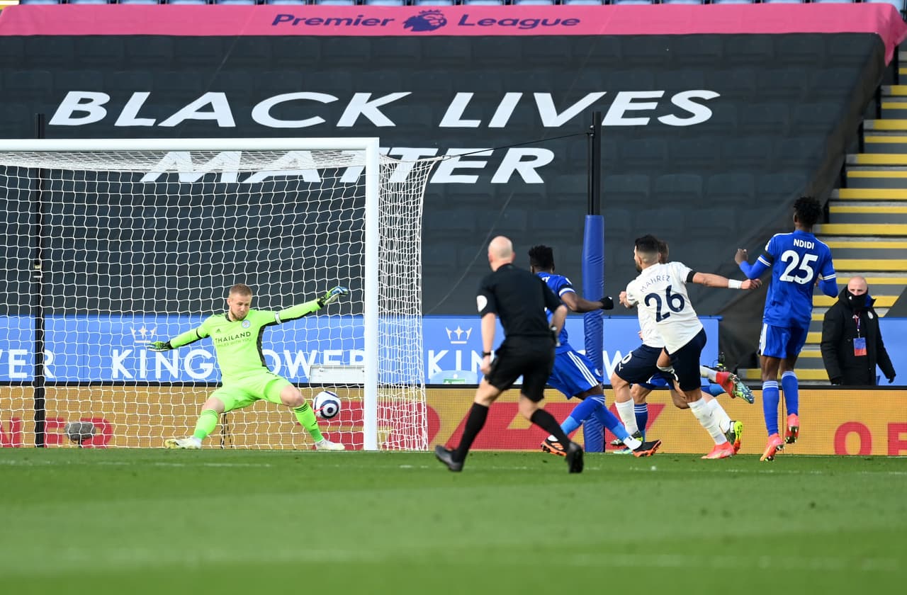 Kasper Schmeichel tenía mucho trabajo ante el Manchester City.