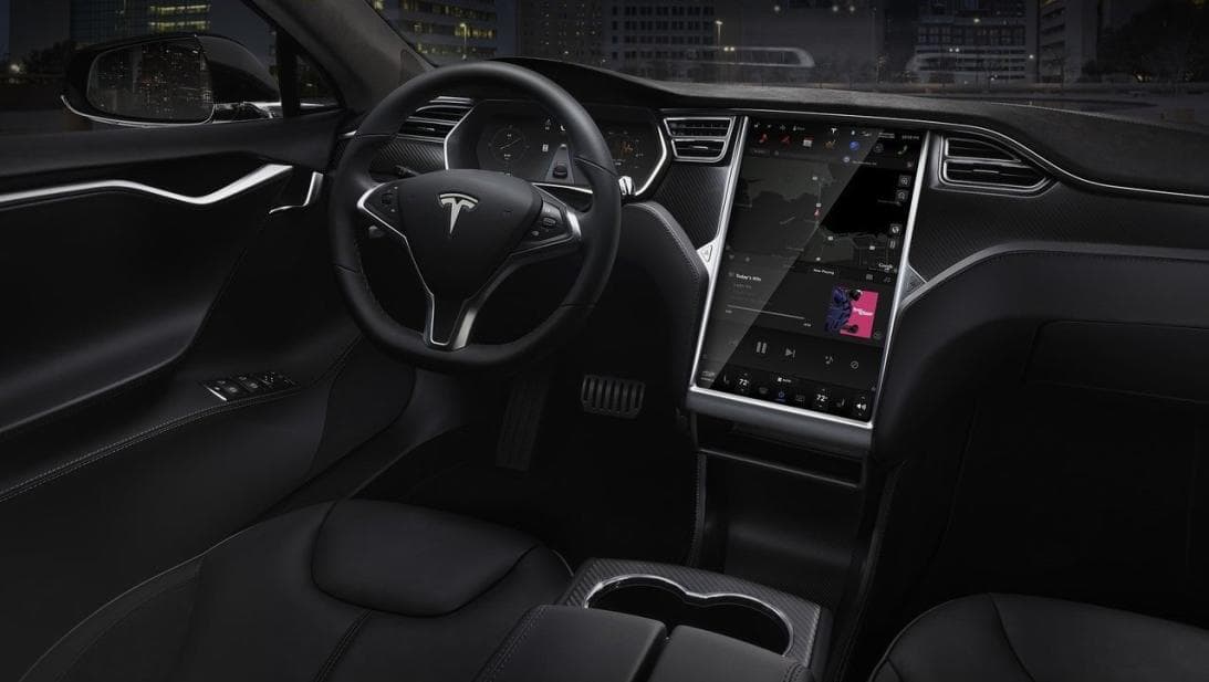 Con un diseño revolucionario, el Tesla Model S fue un éxito desde el punto de vista de popularidad. A pesar de que este vehículo no llevaría a la empresa a la rentabilidad (no era lo esperado), confirmó la viabilidad del proyecto a largo plazo