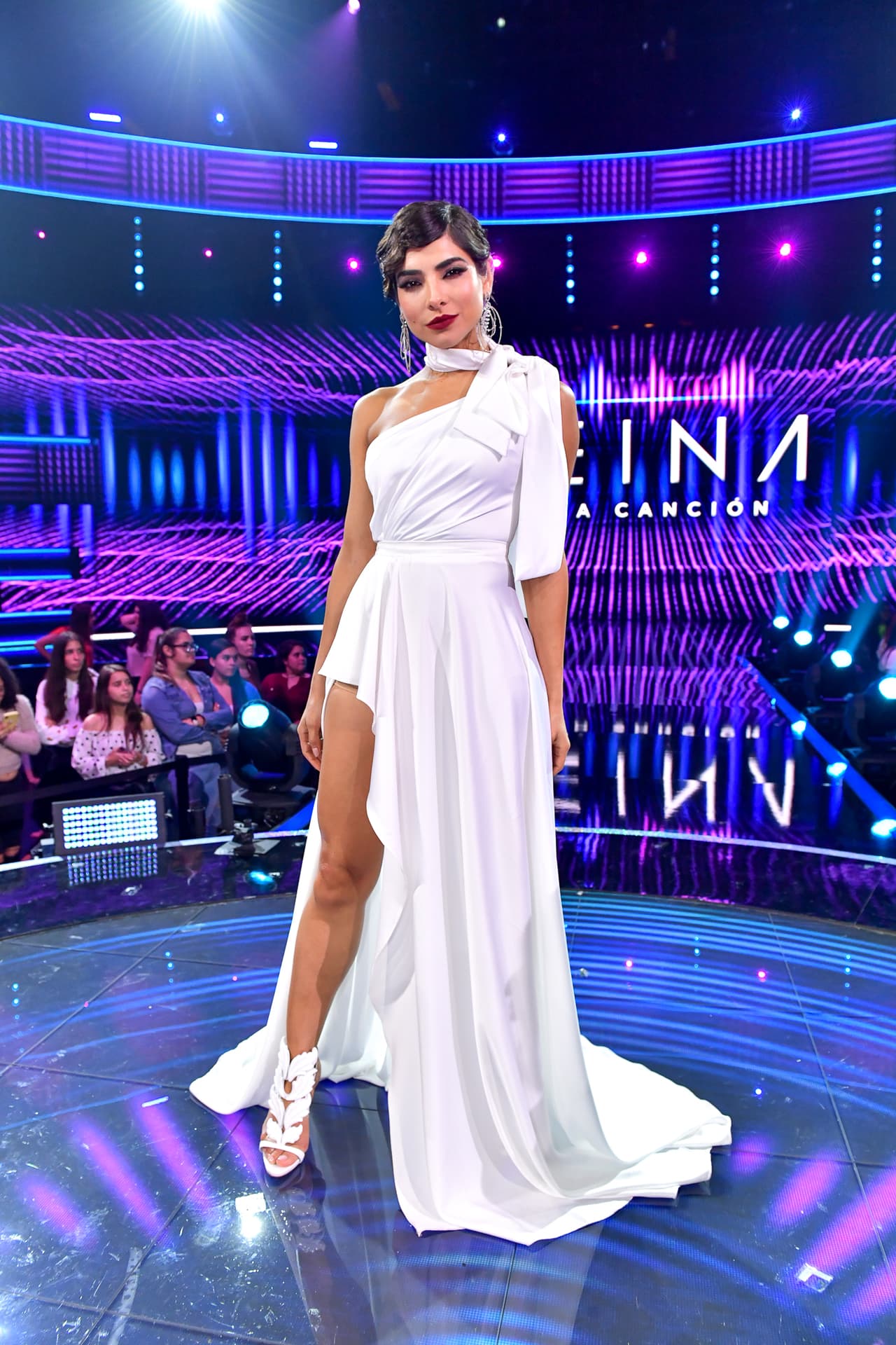 Ramírez selló este look con accesorios de Loree Rodkin, la diseñadora de las joyas que usó Michelle Obama el día de la toma presidencial de Barack Obama, en 2009.