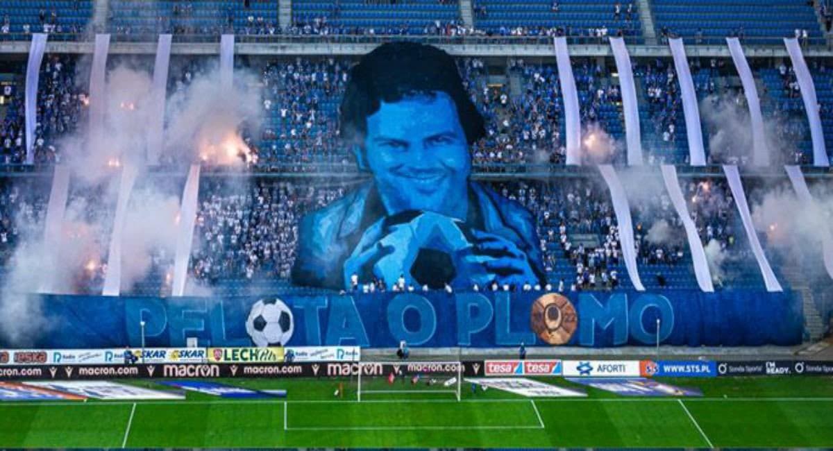 Gran polémica por tifo de Pablo Escobar en estadio de Polonia