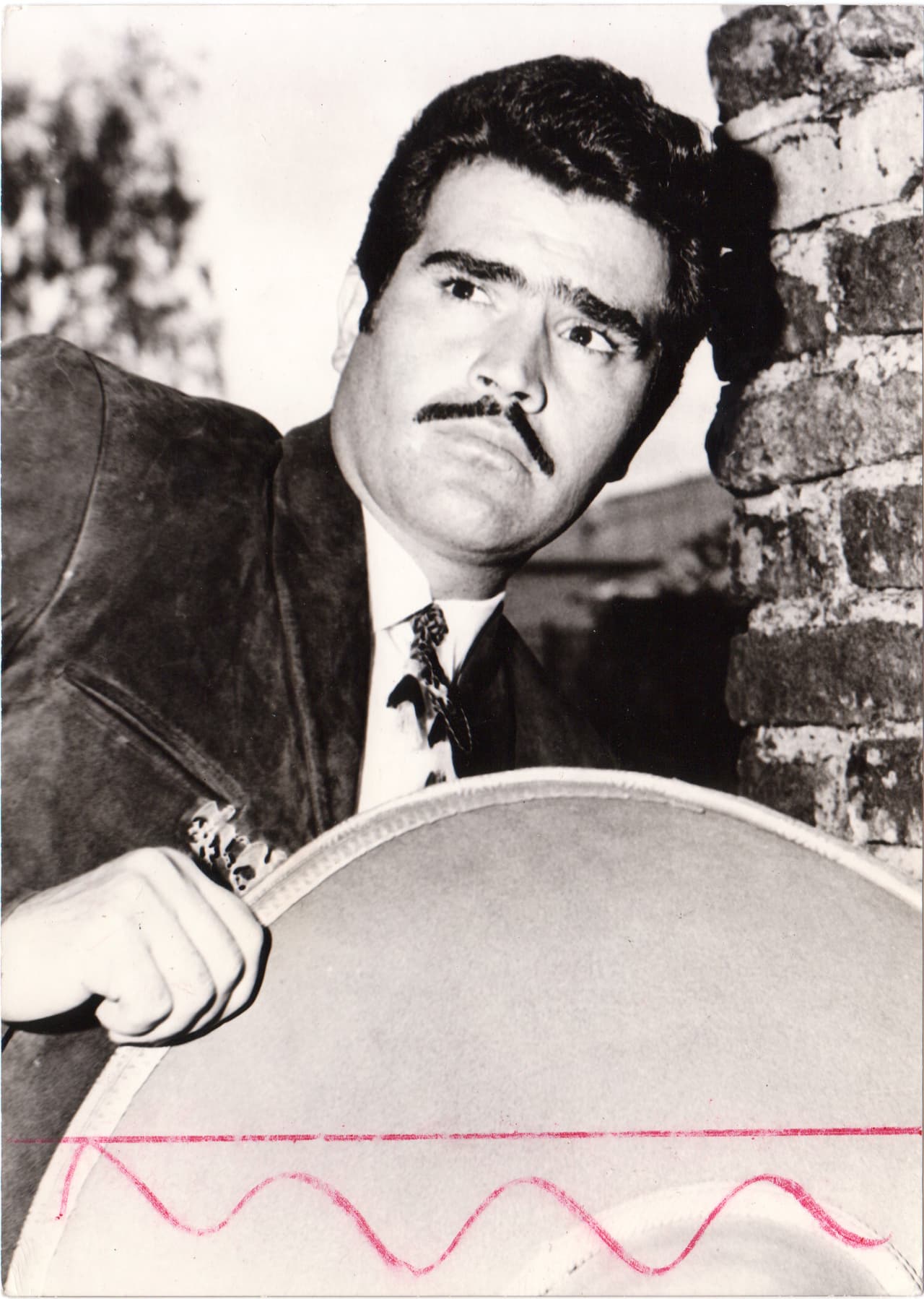 Pues según el periodista Marco Antonio Silva, hasta el 5 de octubre la cuenta ya habría superado los 12 millones de pesos, es decir cerca de $600,000 dólares.