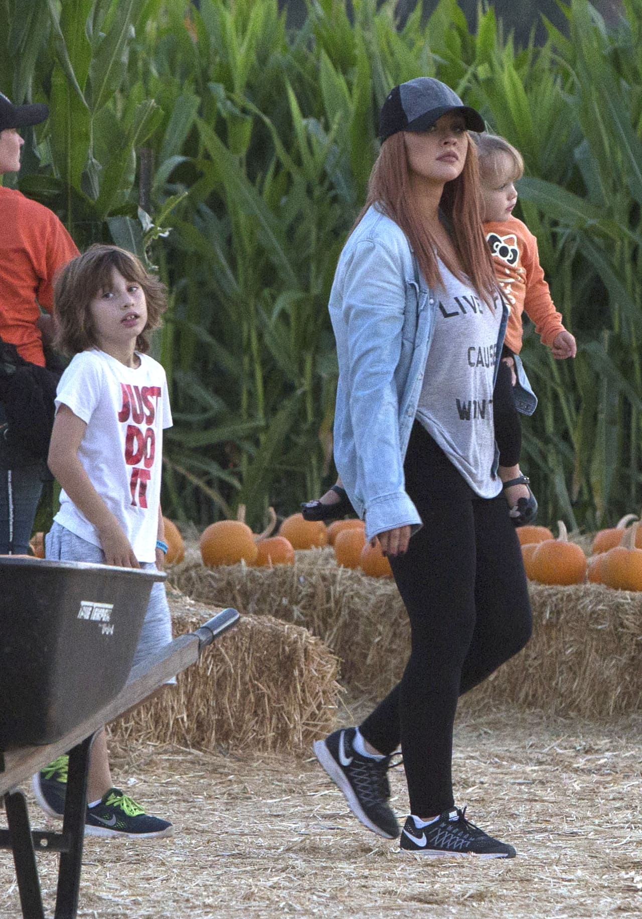 ¡Qué grande ya está Max! Él es el hijo de Christina con su ex, Jordan Bratman.