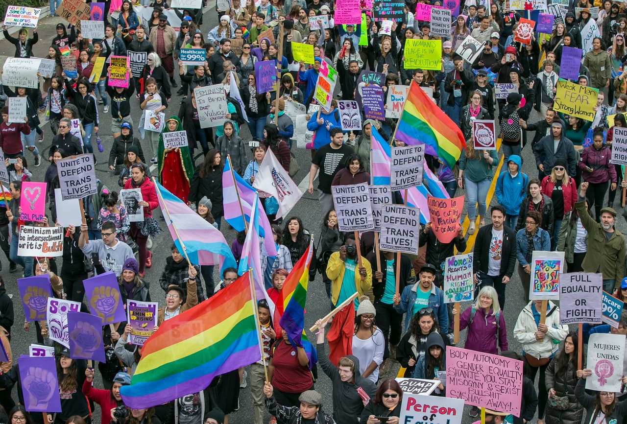 Miembros de la comunidad LGBT también se sumaron al evento para impulsar los derechos de las mujeres transgénero.