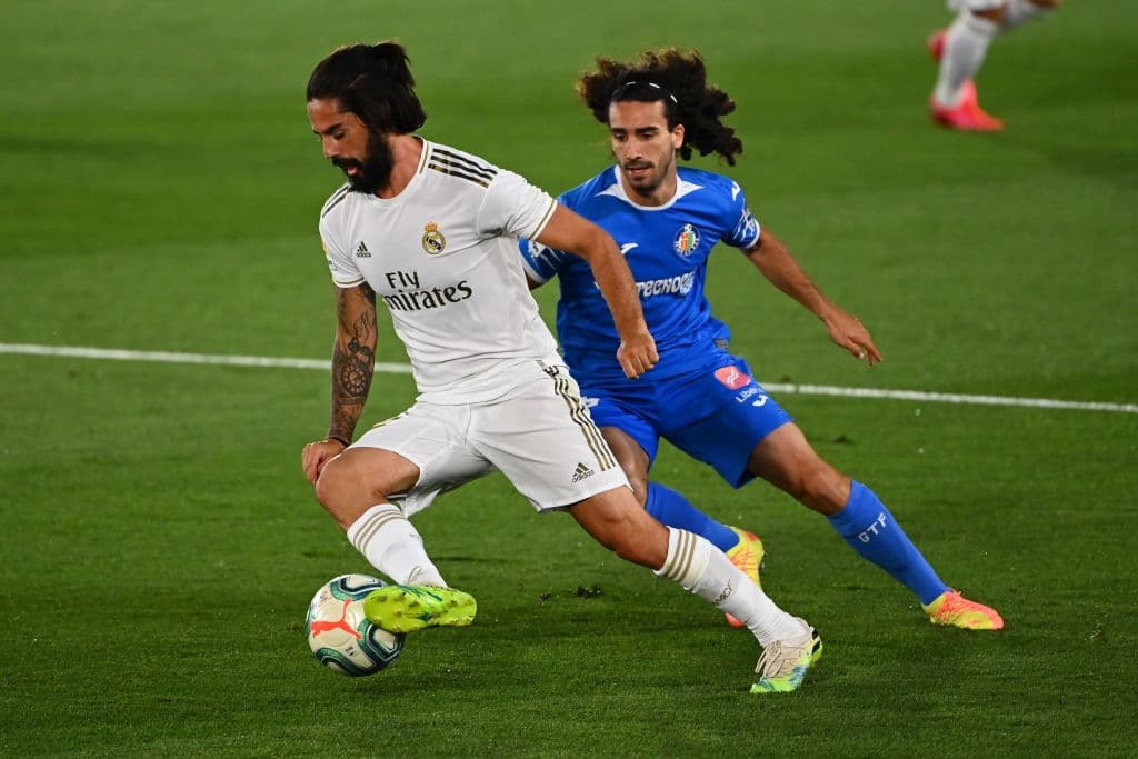 Isco Alacón acarocela como le gusta y termina dejando atrás la marca de Marc Cucurella.