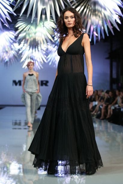 El color negro siempre será uno de los básico en muchas colecciones, y en esta no fue la excepción.