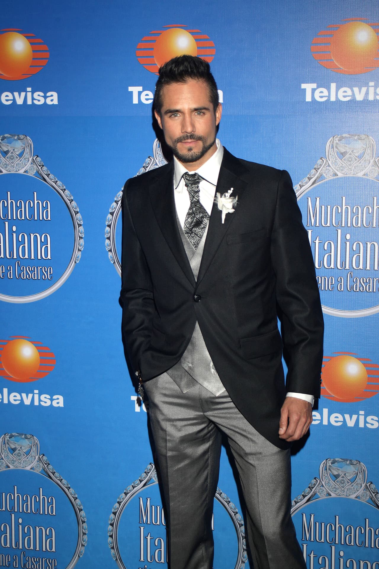 En la telenovela producida por Pedro Damián dio vida a Pedro Ángeles, un hombre millonario complejo que estuvo rodeado de intrigas familiares.