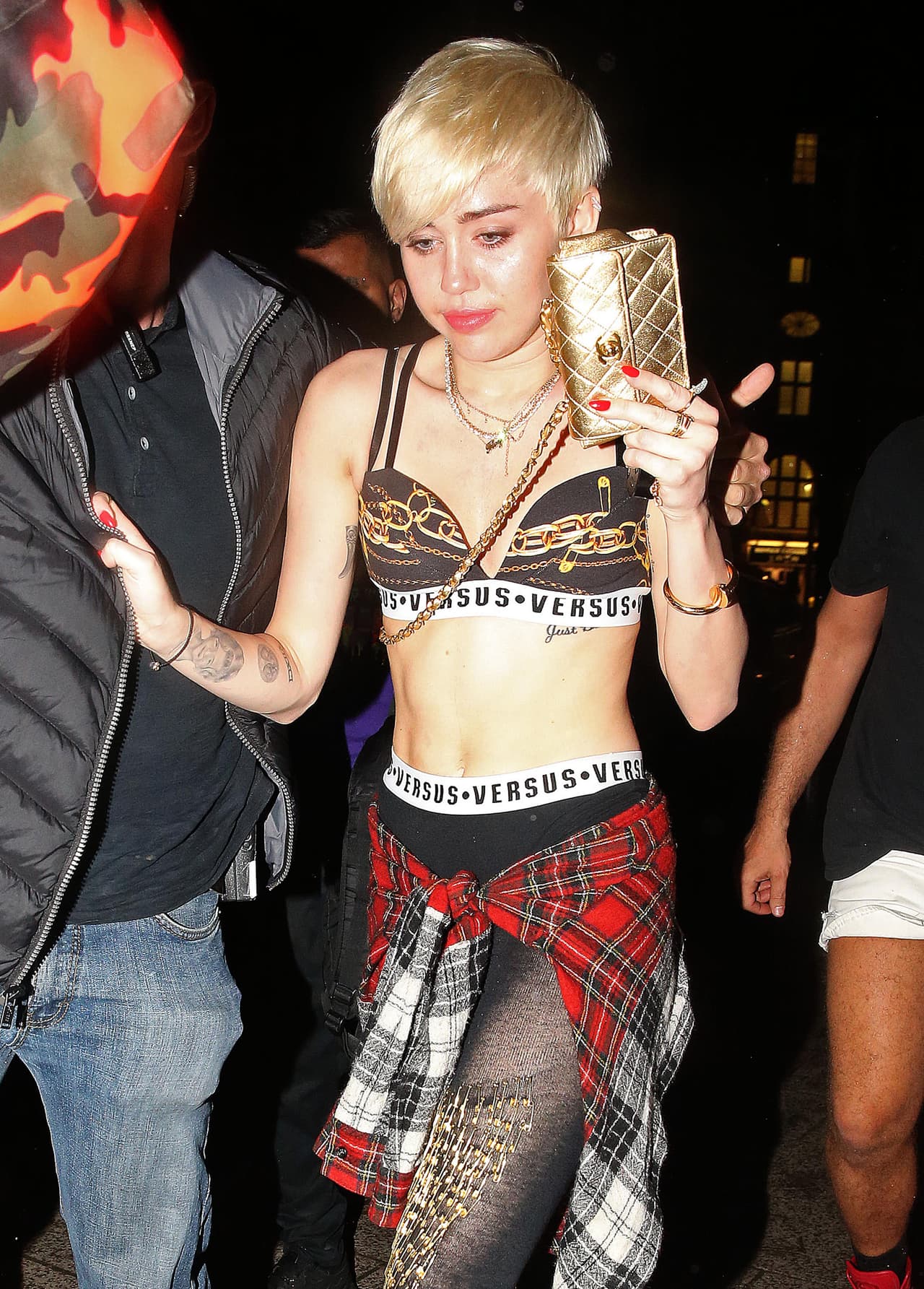 Es por todos sabido que Miley no se pone ningún límite, y que el alcohol también ha sido uno de sus más grandes problemas.