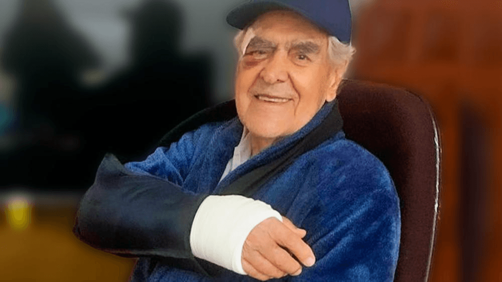 "Tengo 
<b>degeneración macular</b> pero eso lo tiene mucha gente y además sé oír y escuchar. Estoy bien de salud, bendito sea Dios, me di un marranazo, pero 
<b>estoy bien en general</b>", explicó.