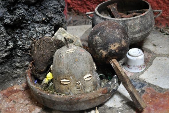 La "letra del año", además del signo y los patronos, conllevan algunas recomendaciones que a nivel individual incluyen tener cuidado con los trastornos cerebrovasculares y óseos; y otras de índole social hablan de sequías, muertes de personalidades --aunque no se dice su nombre--, peligros y confrontaciones.