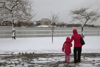 Una nueva tormenta de nieve cierra el gobierno y suspende las clases en Washington DC