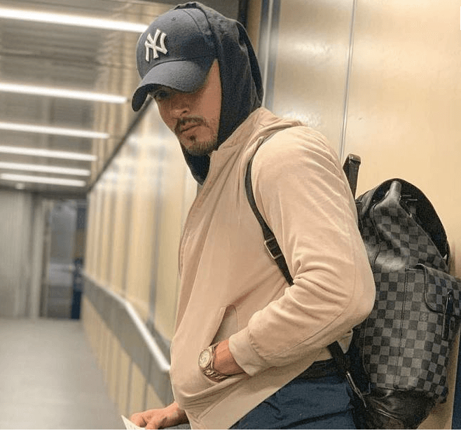 “Hubo algo muy fuerte, pero yo como hombre mejor se lo dejo a Frida para que ella se los diga a ustedes. Pasé por algo muy feo. No lo quiero platicar y comentar, porque yo creo que es algo que una dama lo tiene que decir”, concluyó.