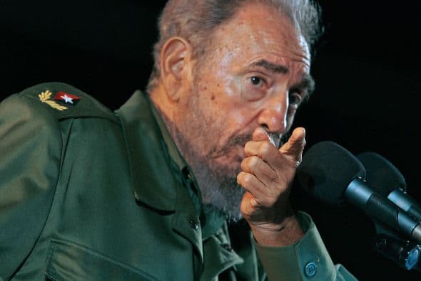 Un día después, líder cubano es operado de urgencia por un sangrado intestinal, provocado principalmente por una Diverticulitis que después fuera a formar un cuadro de peritonitis.