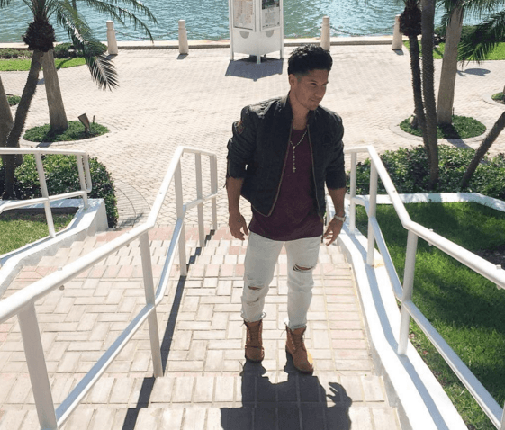 "Le pido mucho a Dios por el descanso eterno de los afectados y mucha fortaleza a sus familias. Dios bendiga a Ecuador y aunque hoy me voy del país a seguir trabajando en otras latitudes siempre los llevo en mi corazón", escribió el cantante en su Instagram.