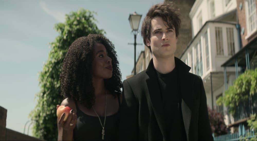 Kirby Howell-Baptiste como Death y Tom Sturridge en el papel de Dream
