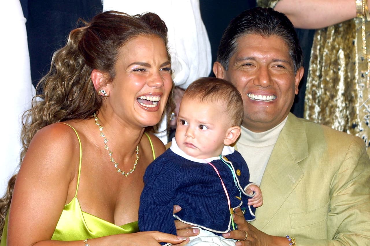En esos años parecía que todo era felicidad en su familia, pero fue en 2003 cuando se dio a conocer su rompimiento con el productor. Tras 5 años de matrimonio, el divorcio se convirtió en todo un escándalo debido a la infidelidad de la cubana.