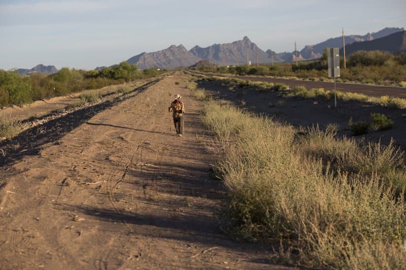 En un principio, él solo quería recorrer a pie las 1,000 millas fronterizas entre México y Texas, lo cual logró el 21 de diciembre de 2014.