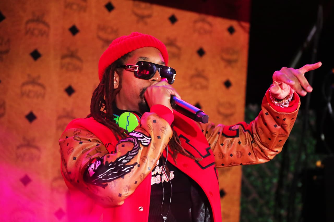 YEAAAAA!!!! Cuando cocinas los mejores talentos de Puerto Rico, República Dominicana y Atlanta, el producto final es un ‘Bombón’. Lil Jon uno de los mejores productores y exponentes de rap en EEEUU, junto a la estrella El Alfa y el Big Boss, promete ser un ‘palo’ en las discotecas.
<br>