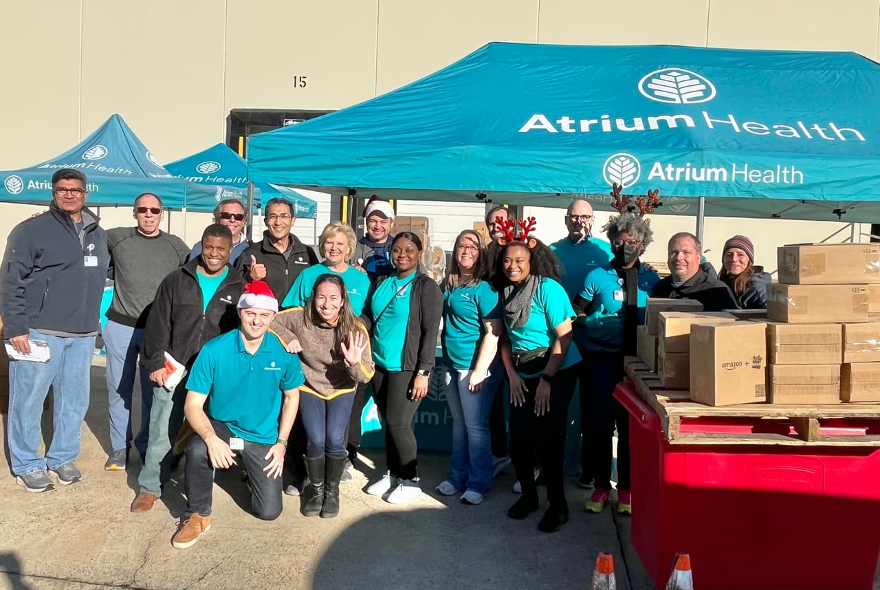Atrium Health y Amazon entregarán alimentos y kits de higiene a las familias más necesitadas en Charlotte 