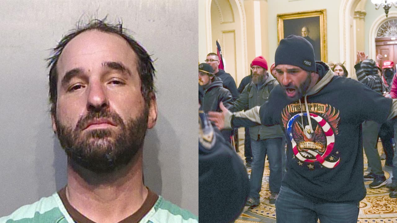<b>Doug Jensen.</b> 
<a href="https://www.kcci.com/article/des-moines-iowa-man-seen-inside-capitol-during-violence/35153695#"><u>Un video donde se le ve entrando al Capitolio y amenazando a un oficial de la Policía del Capitolio</u></a> ha sido ampliamente difundido. El FBI lo arrestó tres días después del asalto en Des Moines, Iowa. Fue despedido de la empresa donde trabajaba Forrest & Associate Masonry, una empresa de construcción de Des Moines. 
<a href="https://apnews.com/article/donald-trump-iowa-riots-arrests-des-moines-cb33ad73442702cb26ef08144443b865"><u>Enfrenta cinco cargos federales</u></a>, incluidos los de allanamiento de morada y conducta desordenada.