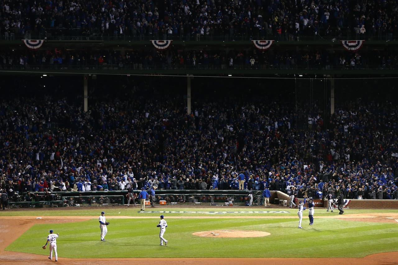 Una imagen como esta es ahora completamente normal en Wrigley Field, la casa de los Cachorros de Chicago. Pero hace 30 años, era una utopía ver un juego nocturno. Aquí los detalles de esta historia.