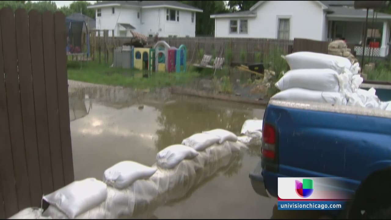 Familias pierden todo por fuertes inundaciones al sur de Chicago