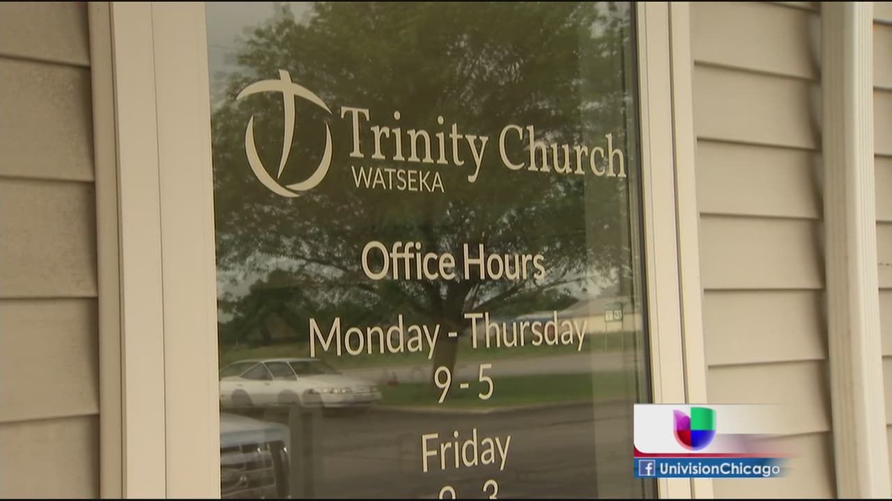 Decenas de familias perdieron todo luego que sus casas y las calles de la comunidad quedaran bajo agua.