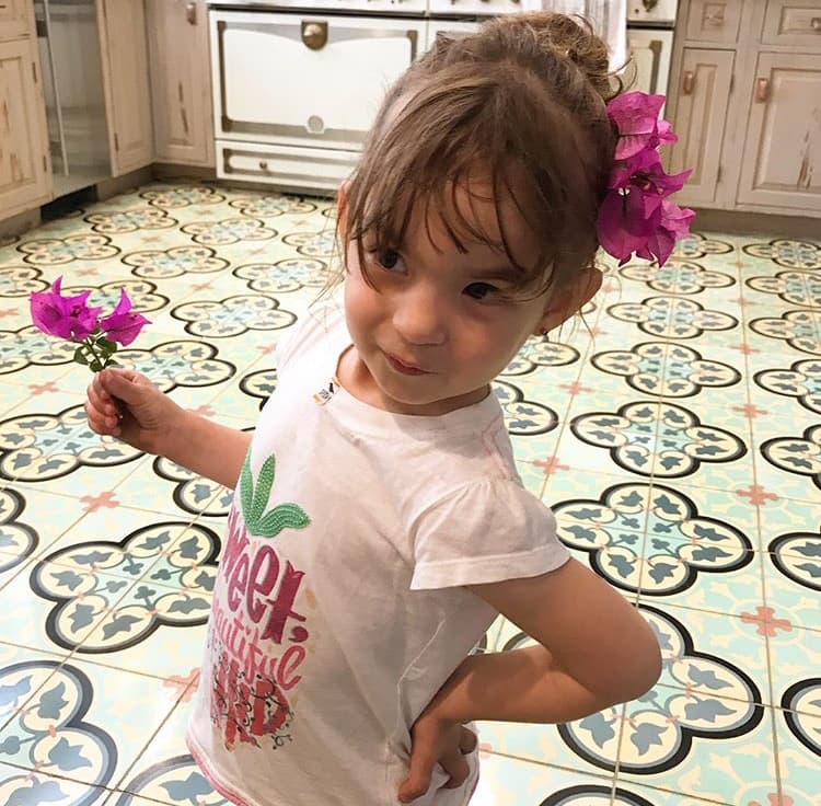 Como podemos ver Michelle es muy coqueta.