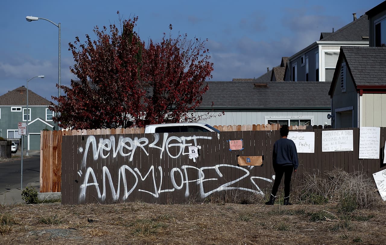 Los registros publicados como resultado de la SB 1421 arrojaron nueva luz sobre la investigación policial del tiroteo de López, revelando un trato diferencial en los interrogatorios a los implicados.