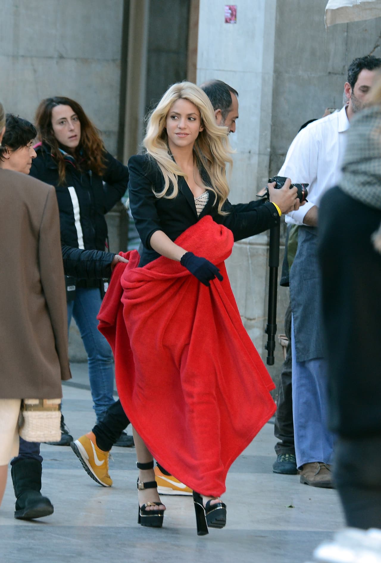 Photo © 2016 Splash News/The Grosby Group Barcelona, November 30, 2016. Shakira shooting in the town "Vilanova i la Geltru", near Barcelona, a new commercial for Costa Cruises. The director is Jaume de Laiguana, who has been the director of the last videoclips and commercials of Shakira since she lives in Barcelona. Shakira films a commercial in Vilanova la Geltru in Barcelona,Spain. The Colombian singer looked great in a short skirt, strapped platform heels, and black gloves.