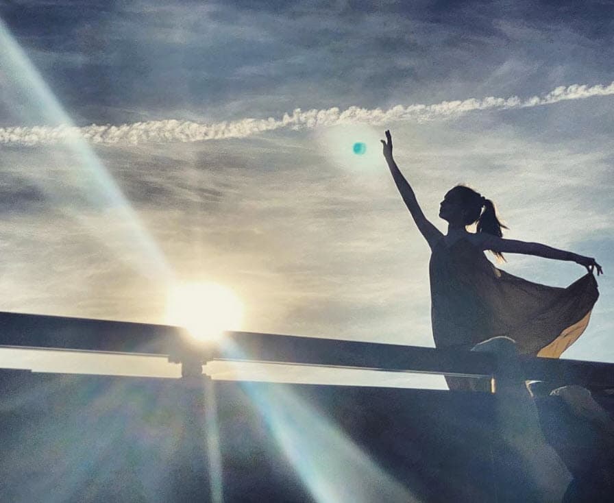 Jimena, quien aparece en 
<b><a href="https://www.instagram.com/p/CBGn7JNFsrA/" target="_blank">esta otra</a></b>, y Olivia son producto del matrimonio que tuvo el protagonista de 
<b><a href="https://www.univision.com/shows/yago" target="_blank">Yago</a></b> con la también actriz española Elia Galera.
<br>