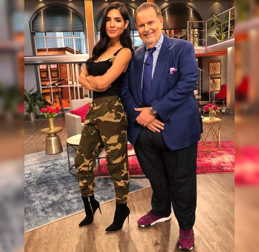 Pero el pasado 6 de julio Raúl vistió unos tenis color vino que no le gustaron a Jomari Goyso.