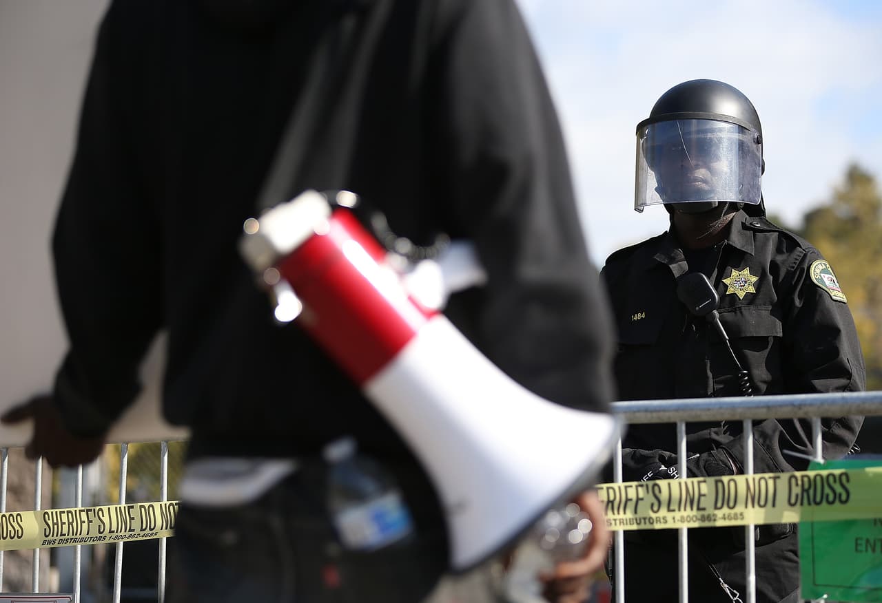 Aunque se han implementado algunas reformas, como la adopción de cámaras corporales y una mayor capacitación en el uso de la fuerza para los agentes, muchos consideran que no han logrado un cambio significativo en la violencia policial contra las comunidades latinas del condado de Sonoma.
