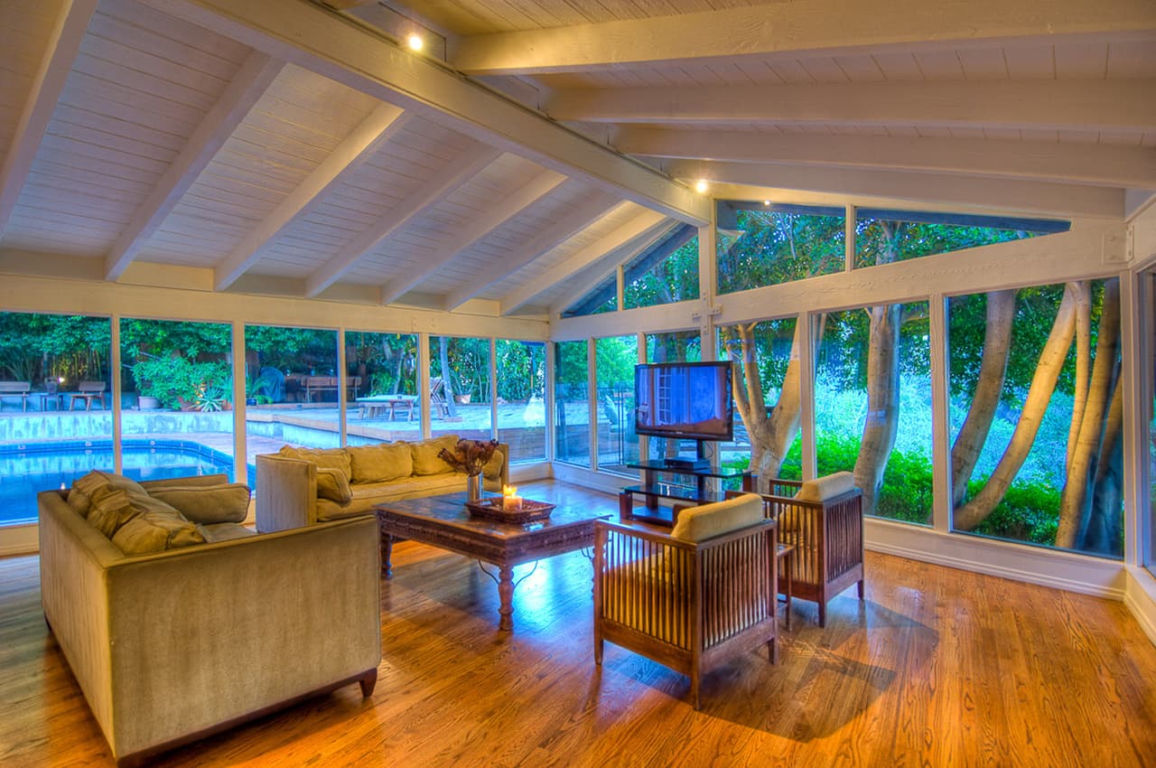 La casa tiene una enorme y envidiable terraza donde podrías organizar increíbles fiestas y, ¿por qué no?, invitar a la propia Salma Hayek.