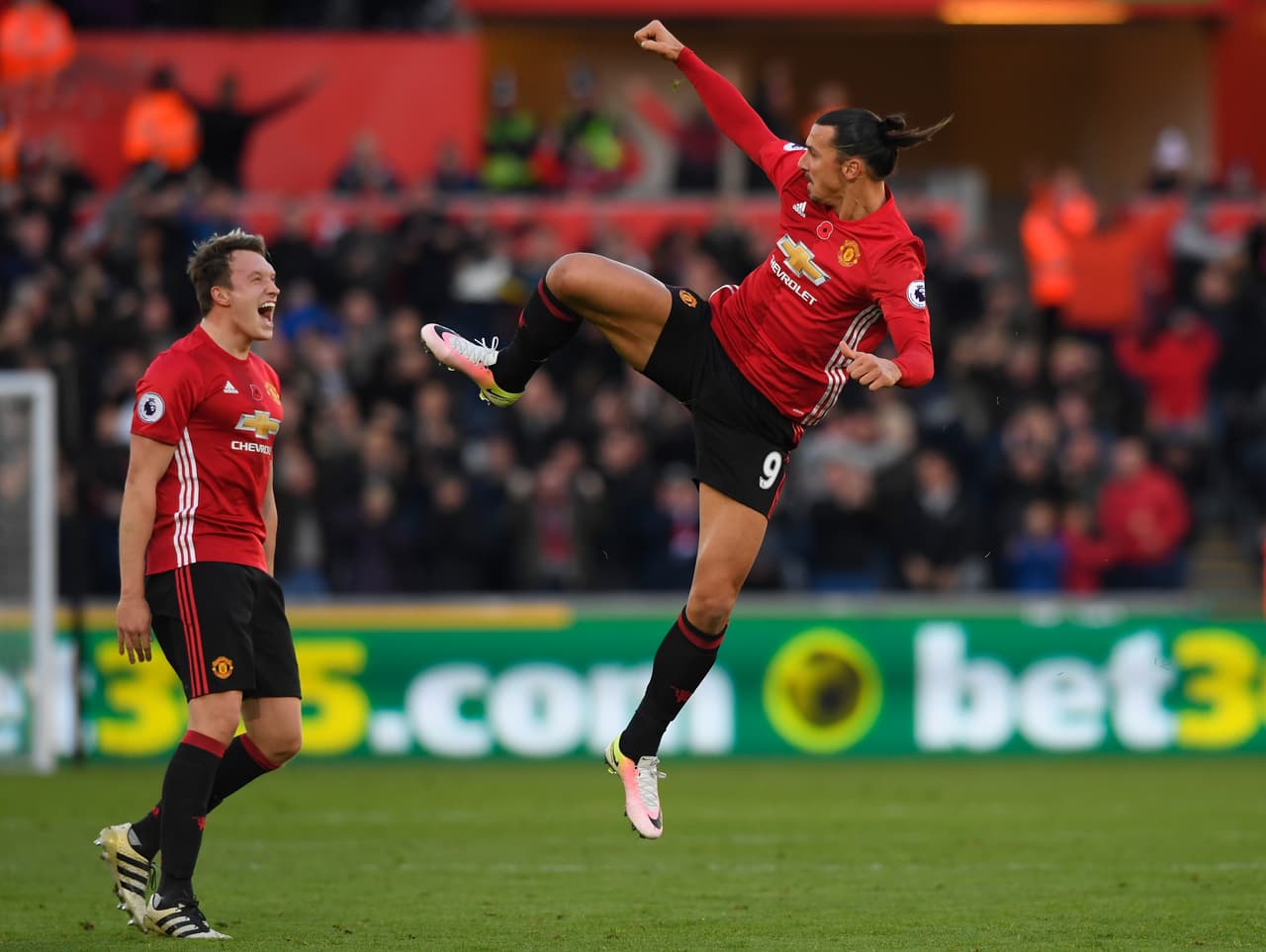 Zlatan Ibrahimovic logra el gol 25,000 de la historia de la Premier League
