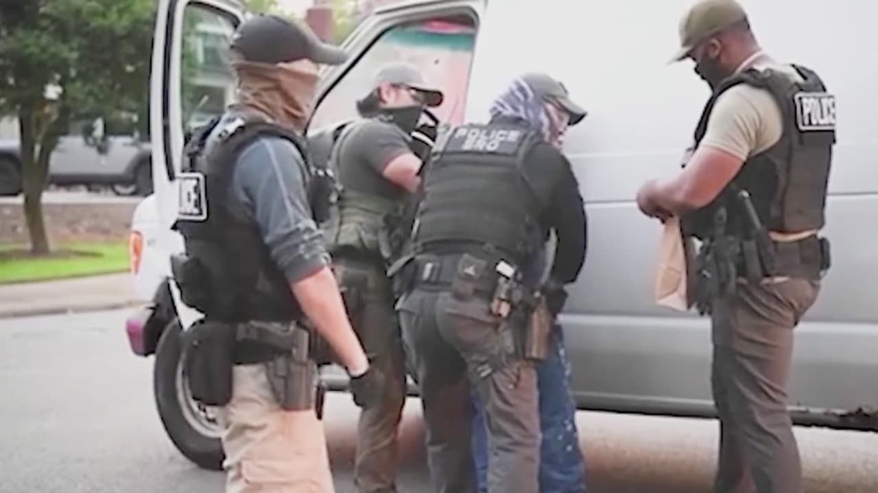 Polémica tras la decisión de un juez que permite a los condados de Virginia colaborar con agencias federales