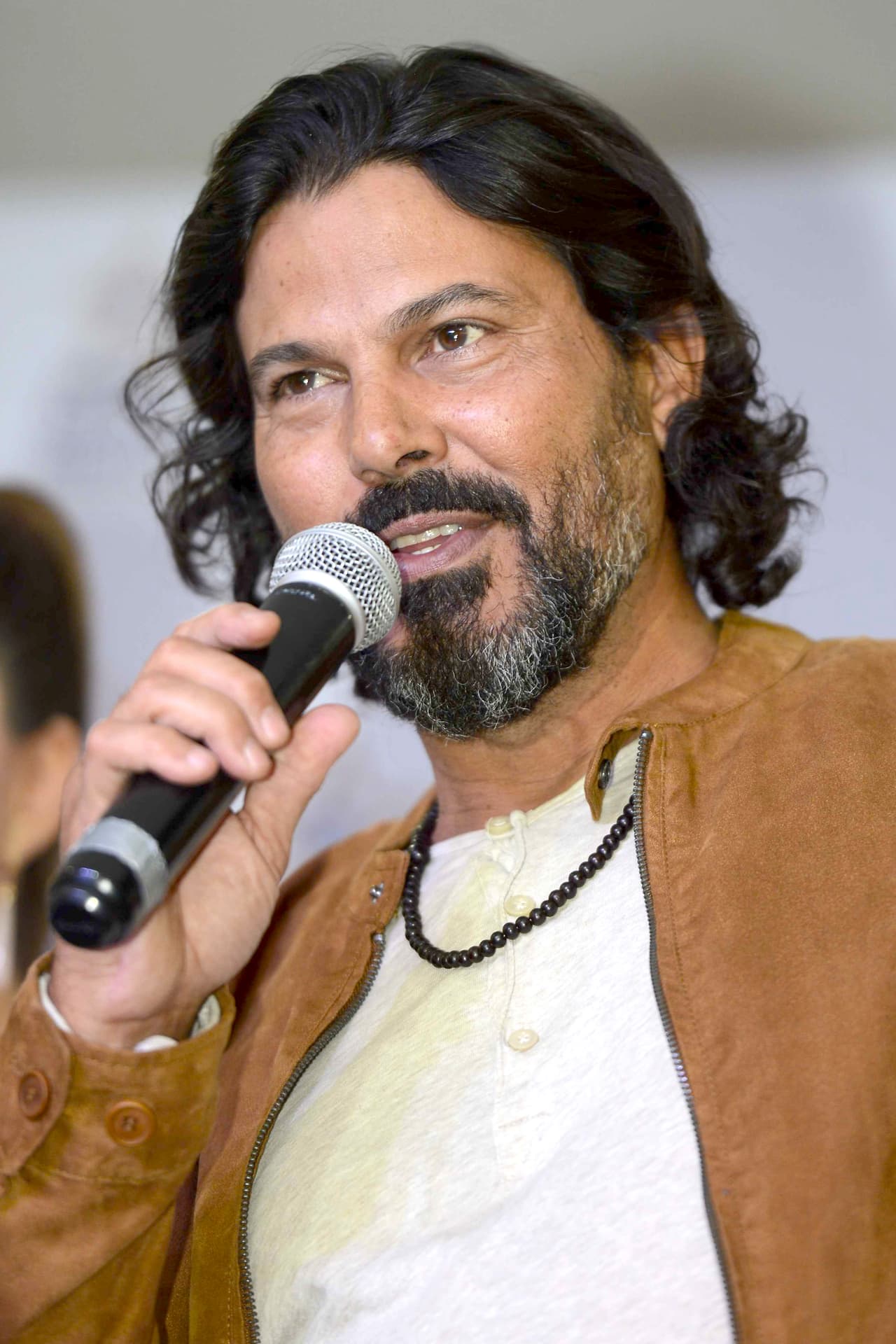 Durante su estancia en el país azteca contrajo matrimonio con la actriz Cynthia Klitbo, dos años después se separaron. En 2009 volvió a casarse, esta vez con Belmaris González Suazo, con quien tuvo dos hijas: Isabella y Carolina.