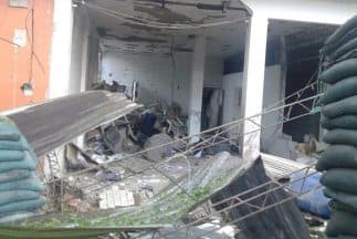 Imagen tomada de Twitter del ataque a la estación de la Policía colombiana situada en una zona rural del municipio Valle del Guamuéz, en el departamento del Putumayo.