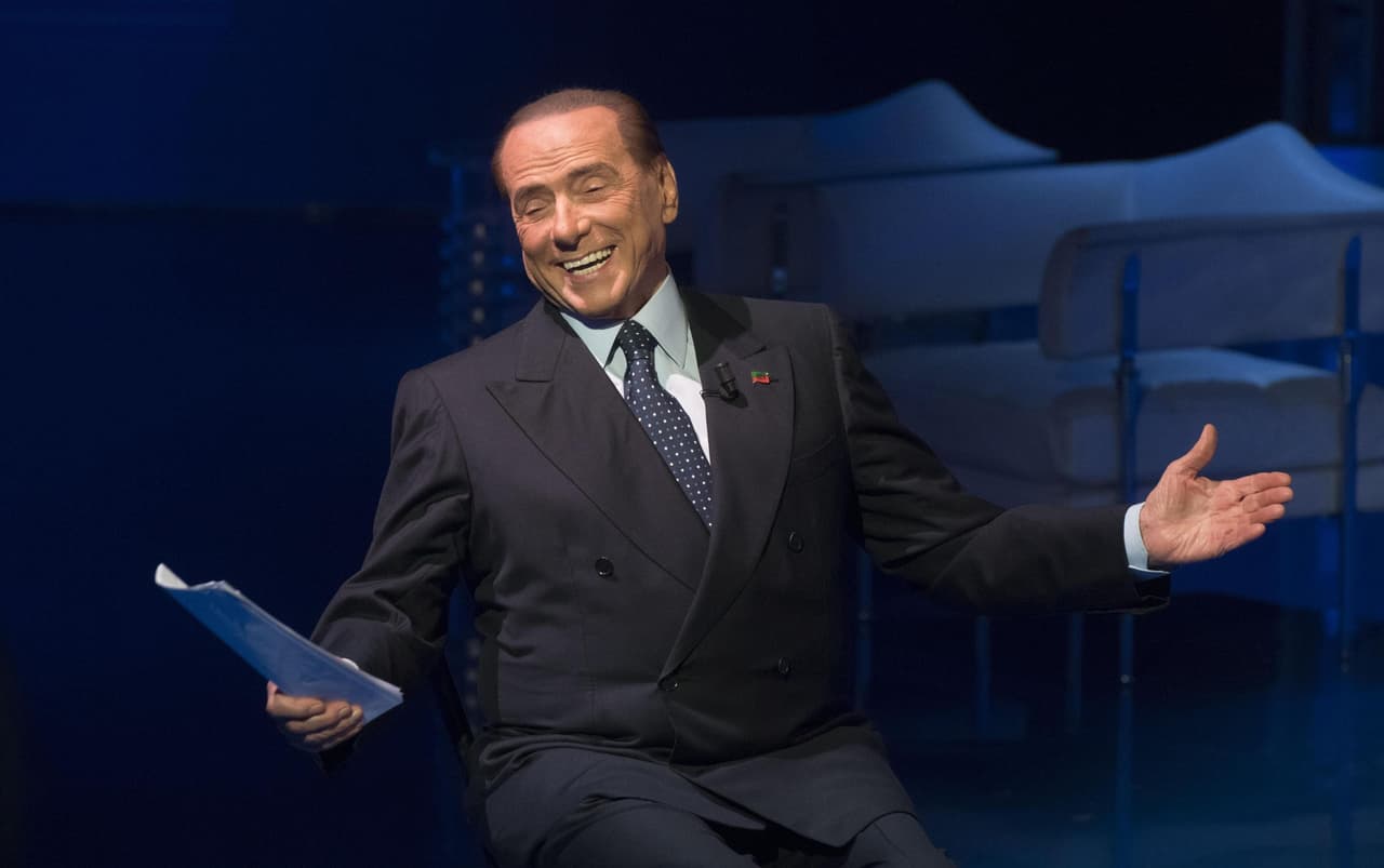Silvio Berlusconi promete "un autobús de prostitutas" al Monza en la Serie A