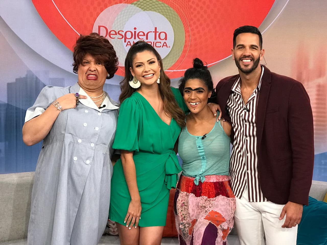 Ambas llegaron como todas unas divas queriendo demostrar quién es la mejor.