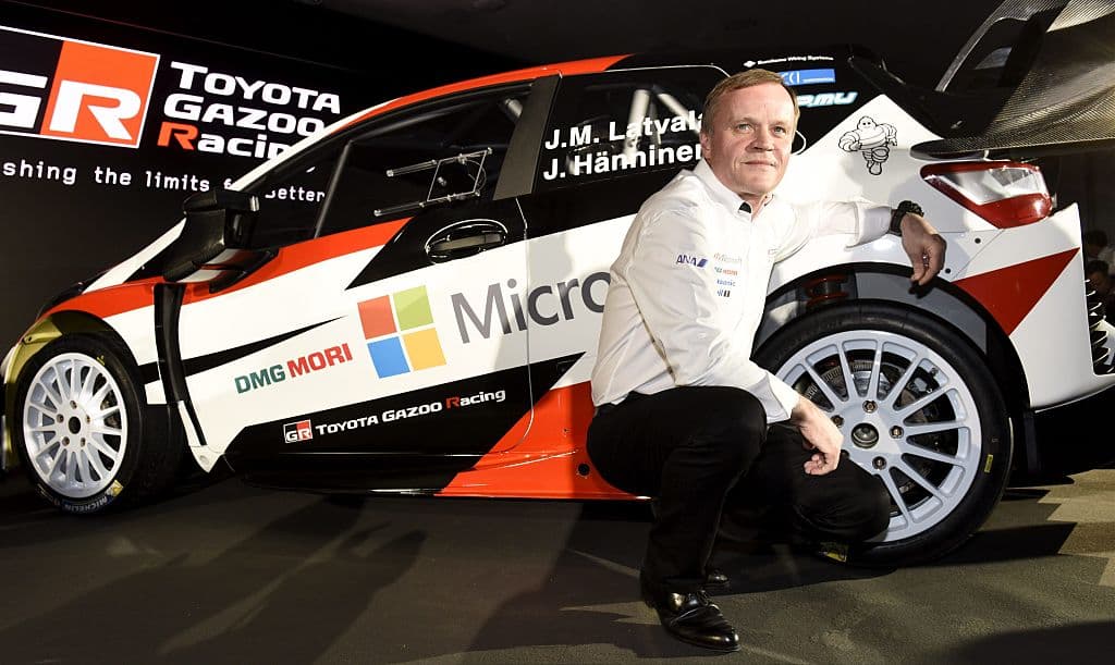 El finlandés
<b>Tommi Mäkinen</b>, cuatro veces consecutivas campeón mundial entre 1996 y 1999, es el
<b>director deportivo</b> del Toyota Gazoo Racing. Se trata de una leyenda de los años '90, y el gran referente de Escandinavia en la competición.