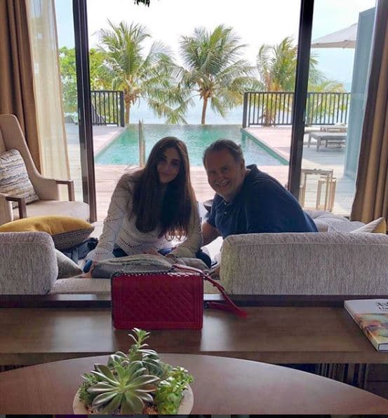 Después de explorar la capital de Malasia, viajaron a la paradisíaca isla de Langkawi donde pudieron relajarse en una hermosa suite frente al mar. 
<br>