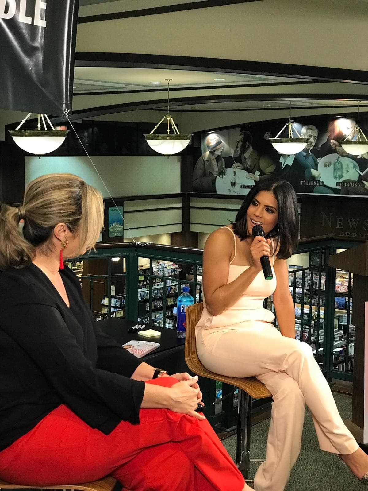 Luz María Doria, productora ejecutiva de Despierta América, fue la encargada de presentar 'Una reina como tú'.