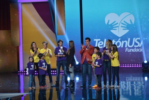 Mira los mejores momentos detrás de cámaras y en el escenario con todas las estrellas que llegaron a Teletón USA para participar en esta importante causa.