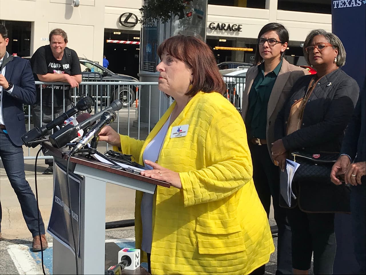 “Sólo un monstruo puede separar a los niños de sus padres”, palabras de la presidenta del partido demócrata del condado Dallas, Carol Donavan.