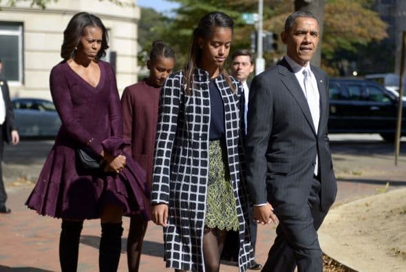 La primera dama siempre se ocupa de la salud, disciplina y éxito de sus hijas, antes que de la política, aunque en ambas tareas se saca un 10. Ha demostrado que además de ser una profesionista exitosa, madre dedicada y luchadora incansable, es una icono de moda y 'glamour'. Sin duda, ella es ejemplo y motivación para muchas madres que deben ser líderes, fuera y dentro de casa.