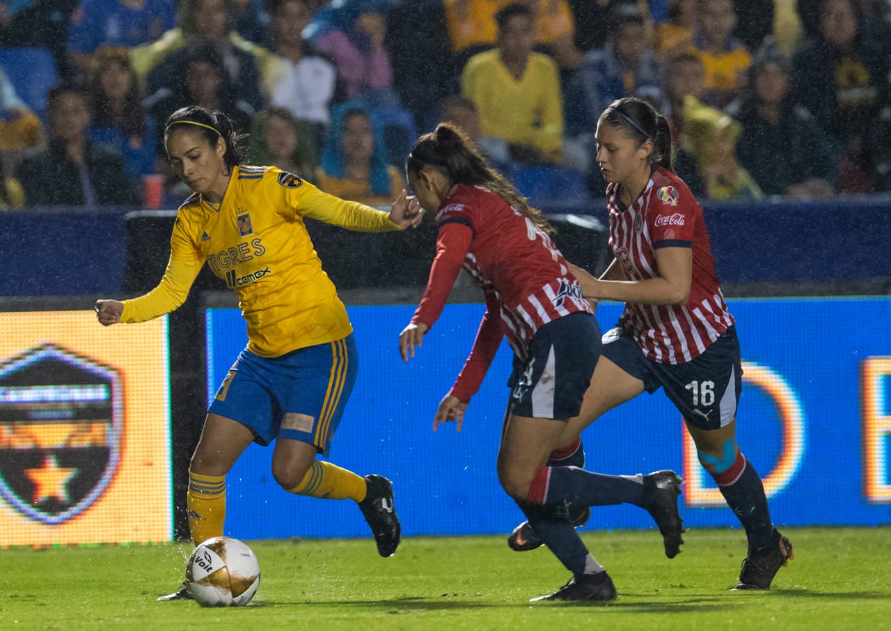 Y ya en el primer minuto de tiempo agregado, tras el cobro de un tiro de esquina, Carolina Jaramillo resolvió de volea, con pierna zurda, para marcar el 4-2 y un golazo para sellar el pase.