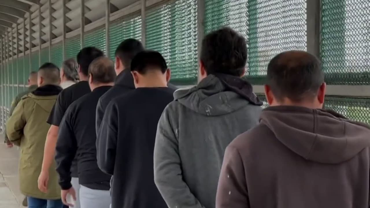 Trump aleja a deportados de la frontera y aumenta riesgos para inmigrantes